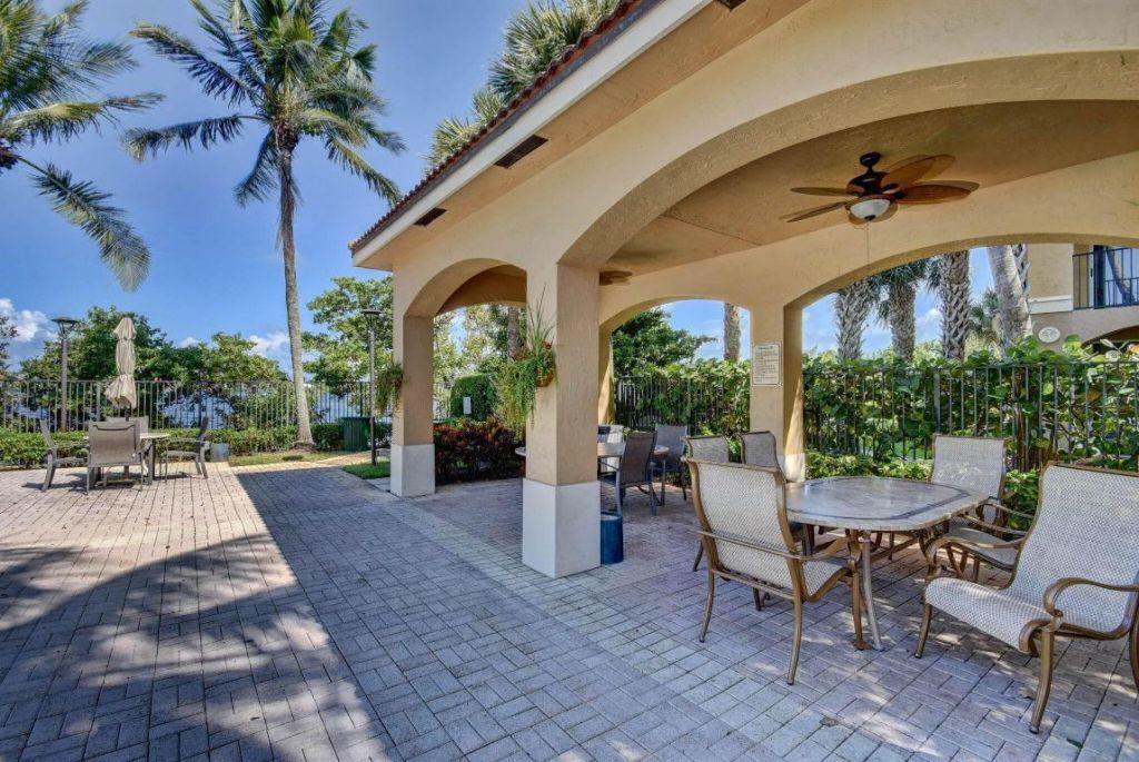 1100 Scotia Drive, Unit 104, Hypoluxo, FL 33462 Photo