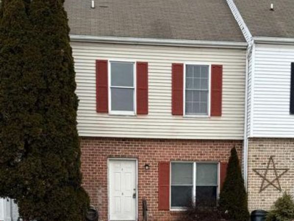 4 OXWOOD CIRCLE, NEW OXFORD, PA 17350