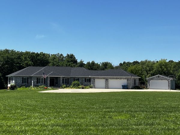 5942 E Houston Road, Woodlawn, IL 62898