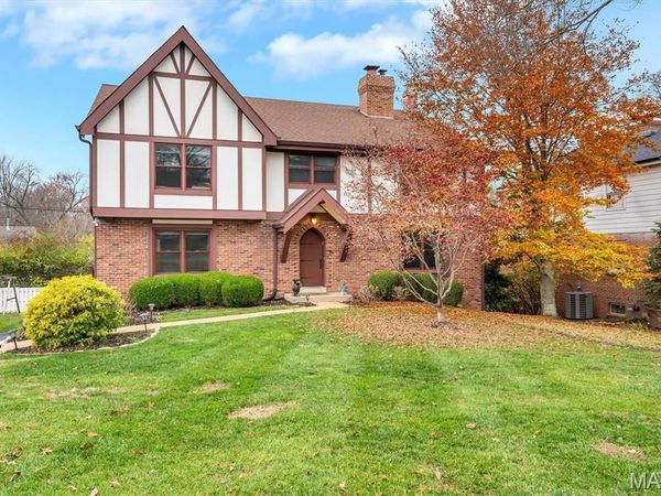 49 Granada Way, Ladue, MO 63124