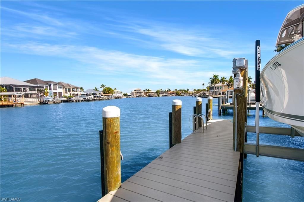 190 Tahiti Cir, Naples, FL 34113 Photo