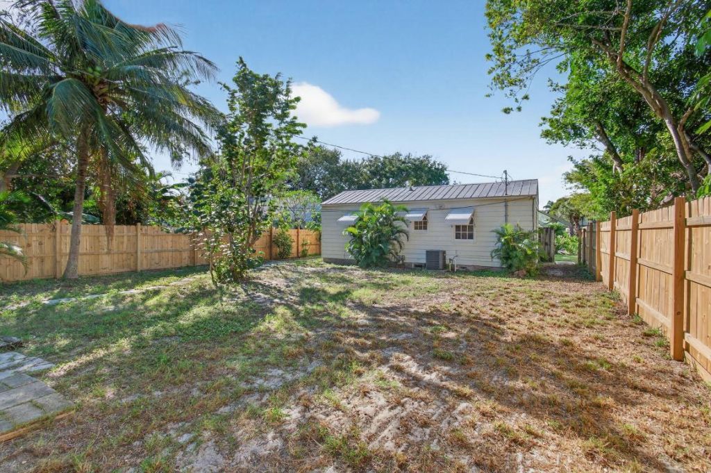 1122 N L Street, Lake Worth Beach, FL 33460 Photo