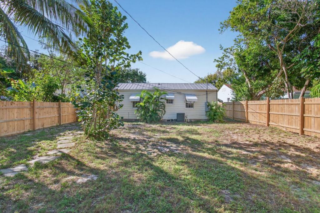 1122 N L Street, Lake Worth Beach, FL 33460 Photo