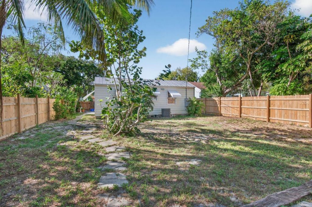 1122 N L Street, Lake Worth Beach, FL 33460 Photo