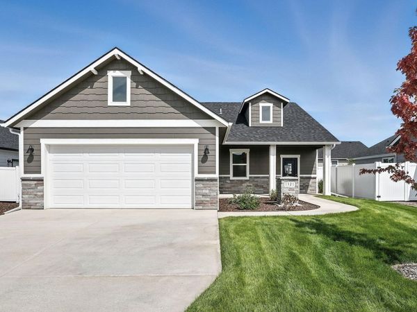 1321 E 12th St, Deer Park, WA 99006