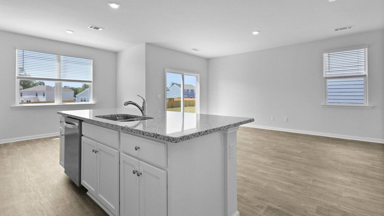 349 Willows Crescent Drive Photo 12