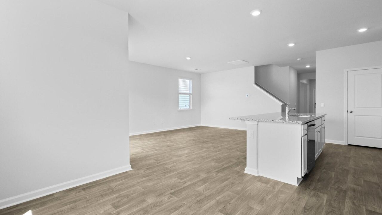 349 Willows Crescent Drive Photo 13