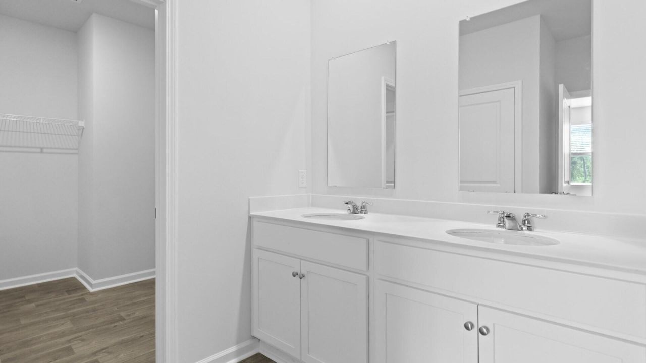 349 Willows Crescent Drive Photo 5