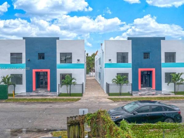 858 NW 3rd St , Miami, FL 33128