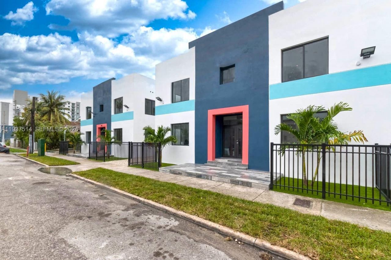 858 NW 3rd St , Miami, FL 33128 Photo