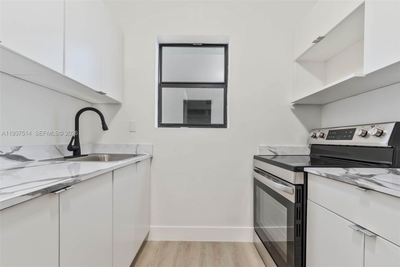 858 NW 3rd St , Miami, FL 33128 Photo