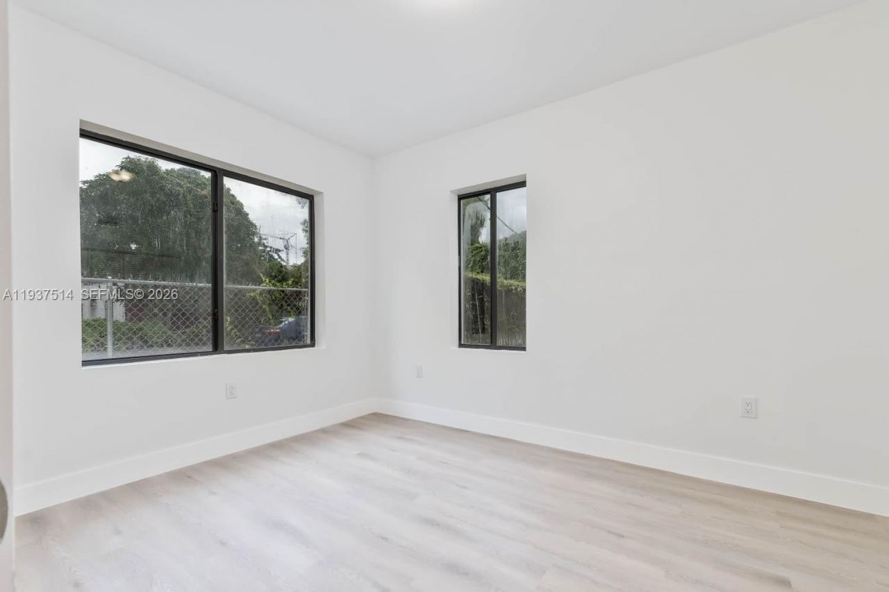 858 NW 3rd St , Miami, FL 33128 Photo