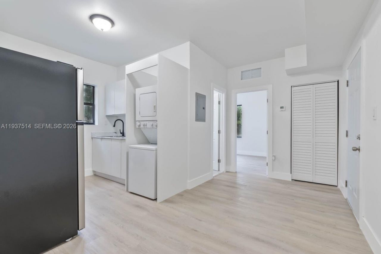 858 NW 3rd St , Miami, FL 33128 Photo