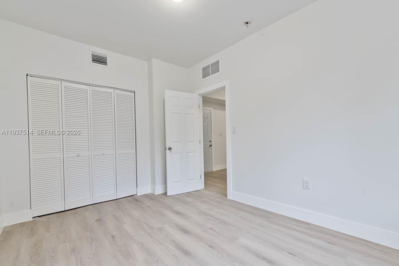 858 NW 3rd St , Miami, FL 33128 Photo