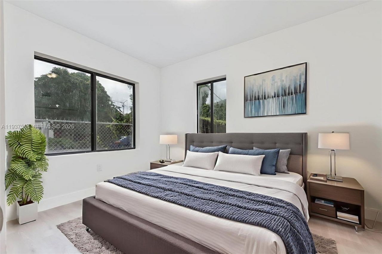 858 NW 3rd St , Miami, FL 33128 Photo