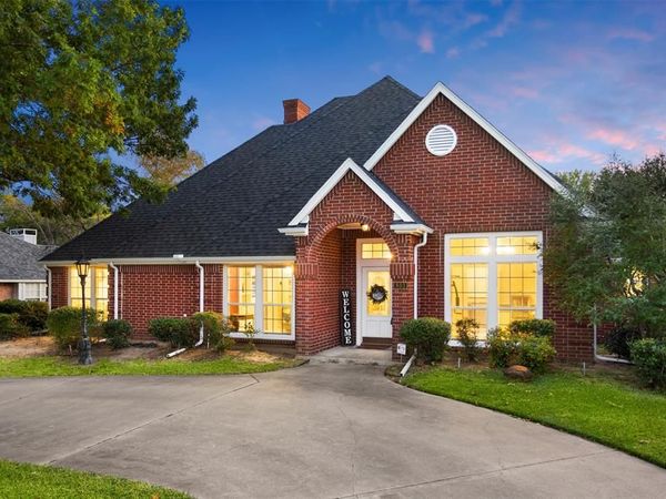 803 Williamsburg Drive, Ennis, TX 75119