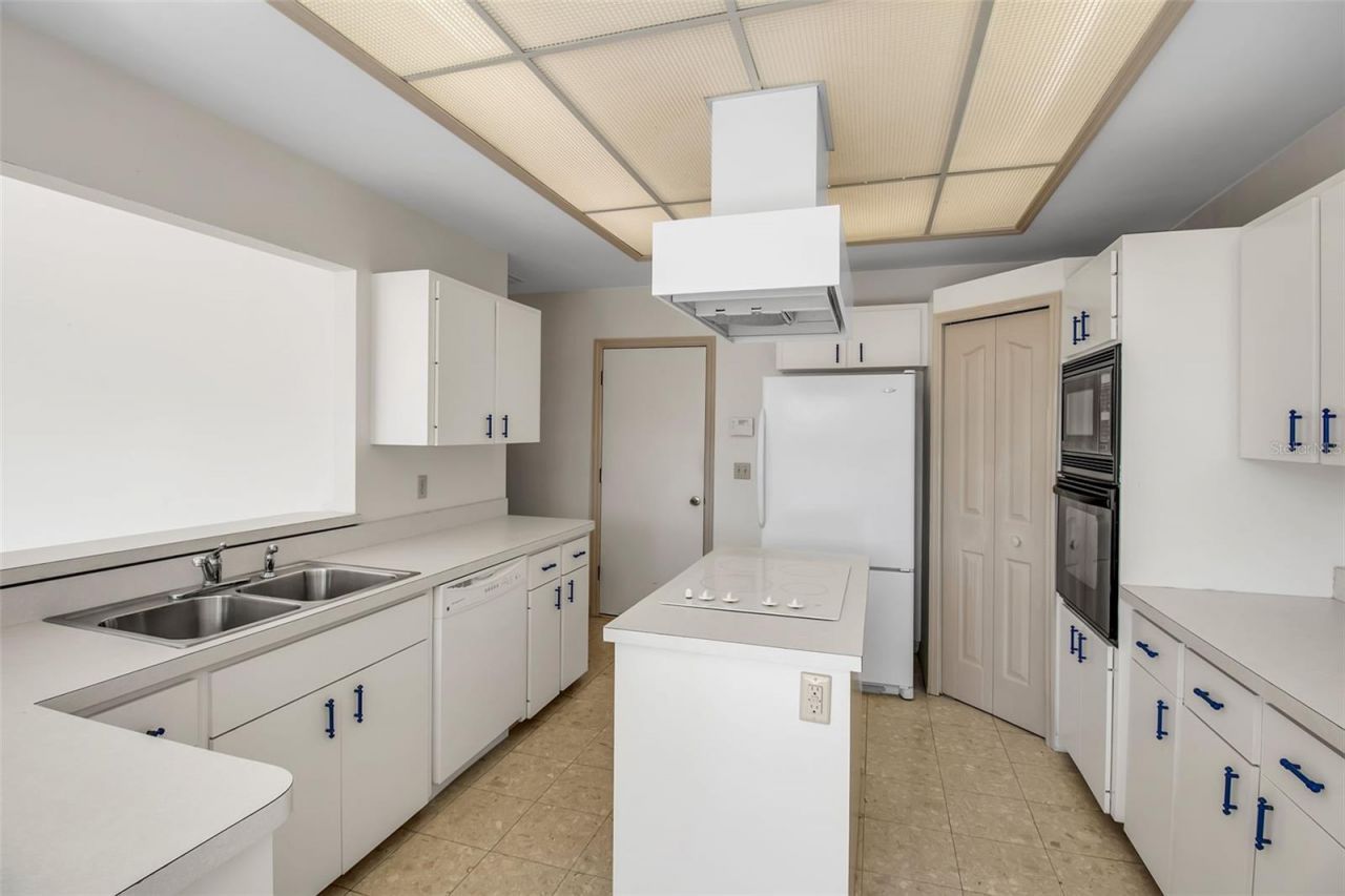 4706 61st Avenue Drive W, Bradenton, FL 34210 Photo