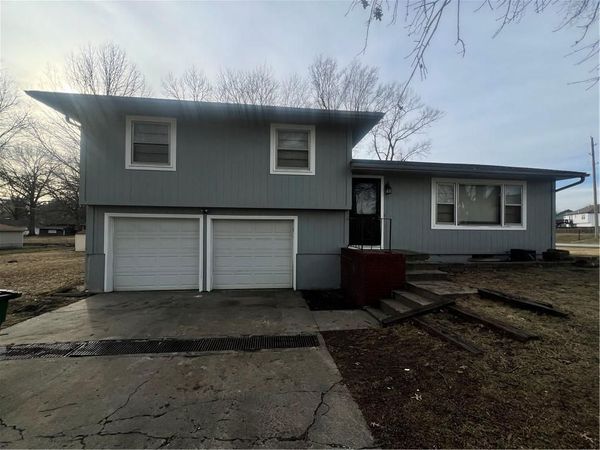 995 N Hurley Street, Peculiar, MO 64078