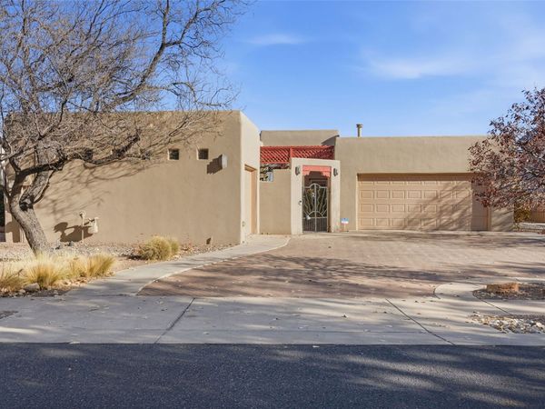 500 Laguna Seca Lane NW, Albuquerque, NM 87104