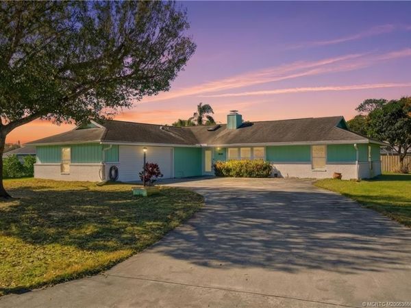 2905 SE Glasgow Drive, Stuart, FL 34997