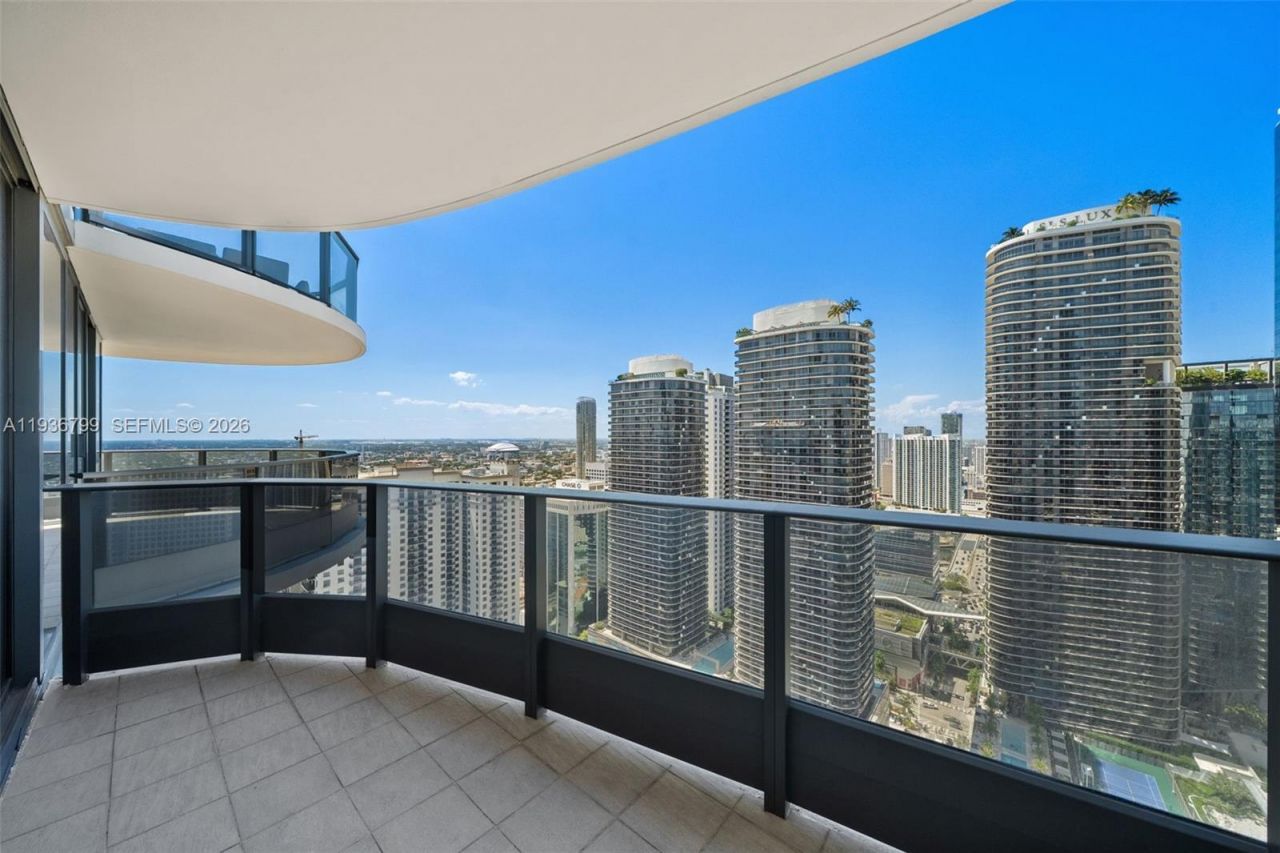 1000 Brickell Plz, Unit 4212, Miami, FL 33131 Photo