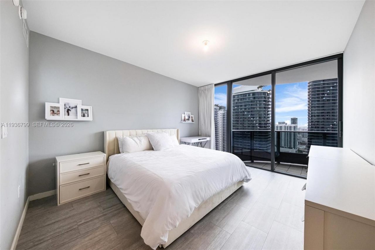 1000 Brickell Plz, Unit 4212, Miami, FL 33131 Photo