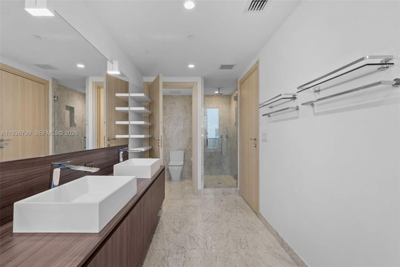 1000 Brickell Plz, Unit 4212, Miami, FL 33131 Photo