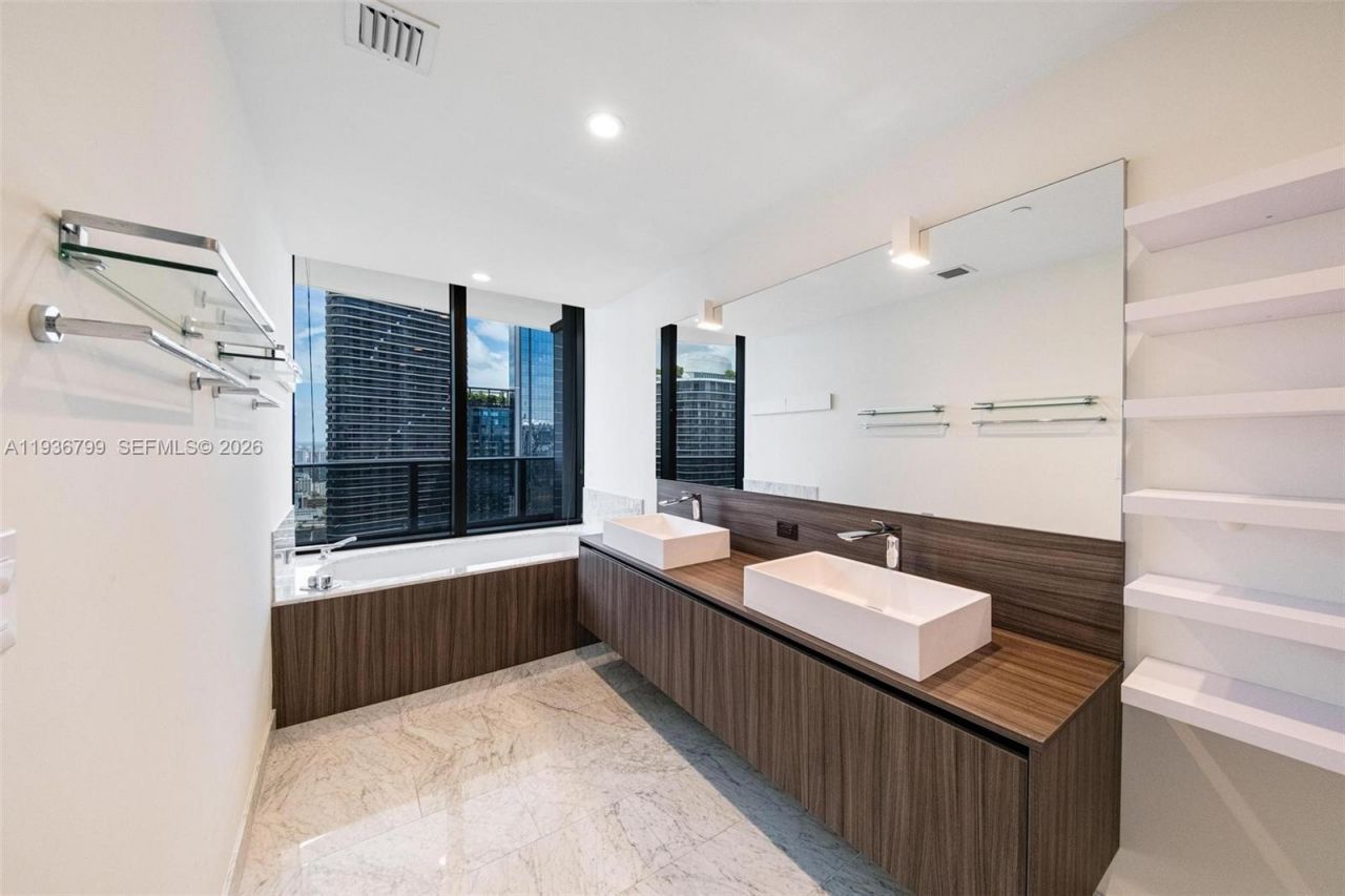 1000 Brickell Plz, Unit 4212, Miami, FL 33131 Photo