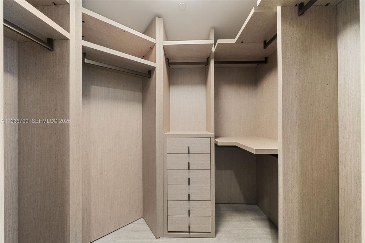 1000 Brickell Plz, Unit 4212, Miami, FL 33131 Photo