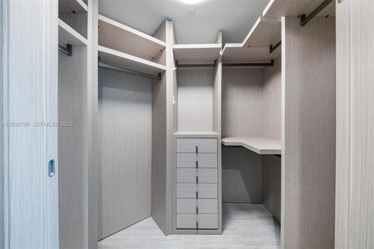 1000 Brickell Plz, Unit 4212, Miami, FL 33131 Photo