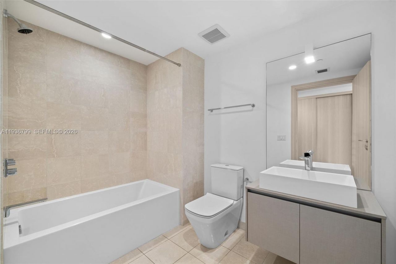 1000 Brickell Plz, Unit 4212, Miami, FL 33131 Photo
