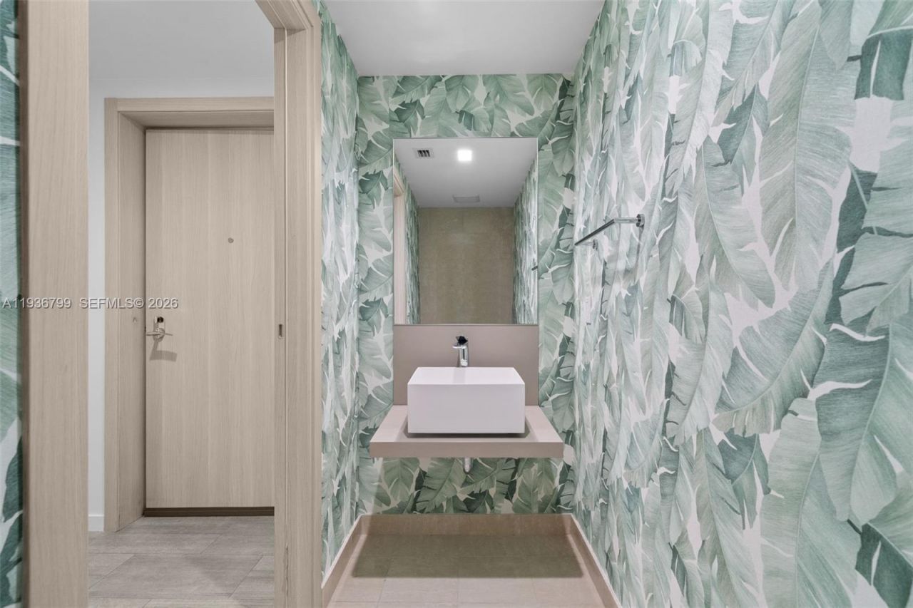 1000 Brickell Plz, Unit 4212, Miami, FL 33131 Photo