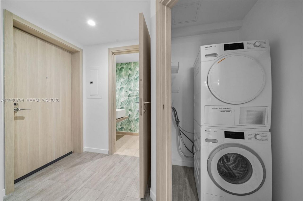 1000 Brickell Plz, Unit 4212, Miami, FL 33131 Photo
