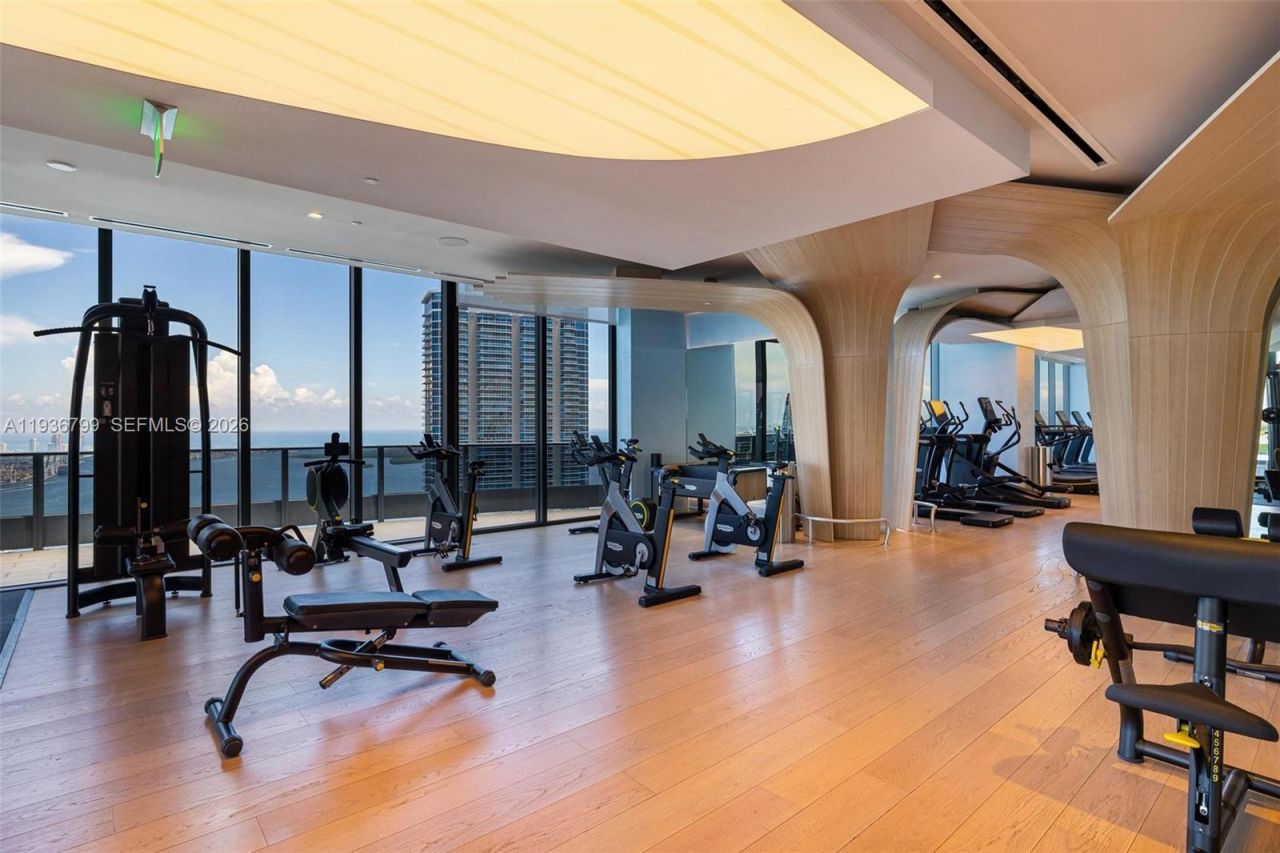 1000 Brickell Plz, Unit 4212, Miami, FL 33131 Photo