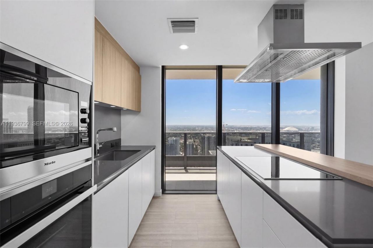 1000 Brickell Plz, Unit 4212, Miami, FL 33131 Photo