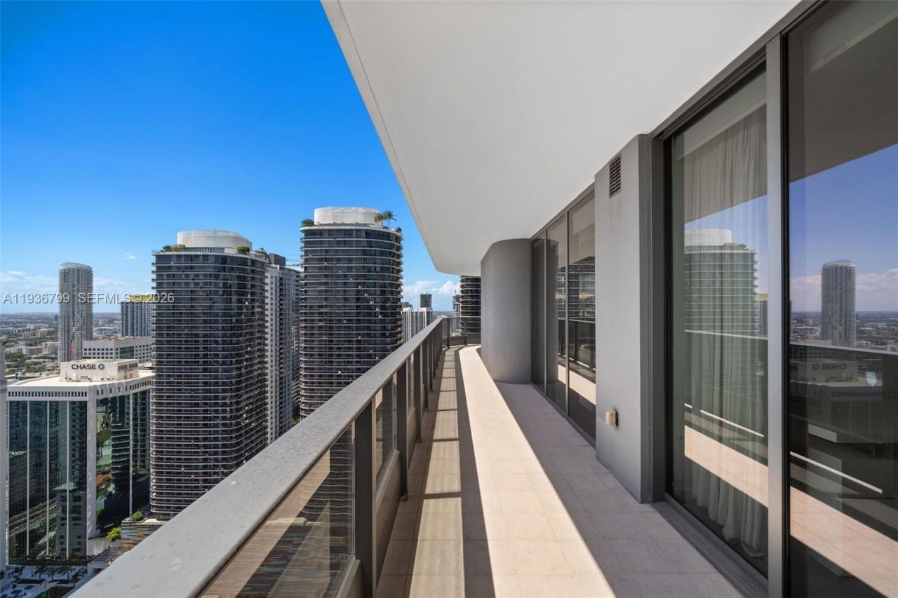 1000 Brickell Plz, Unit 4212, Miami, FL 33131 Photo