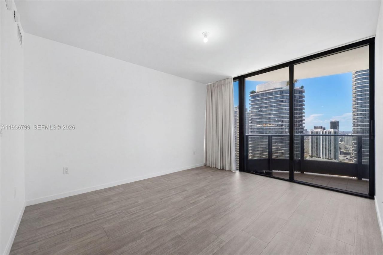 1000 Brickell Plz, Unit 4212, Miami, FL 33131 Photo