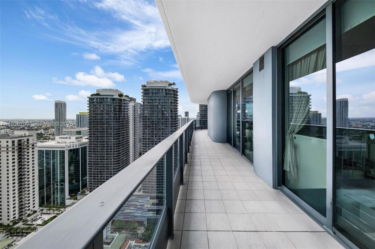 1000 Brickell Plz, Unit 4212, Miami, FL 33131 Photo