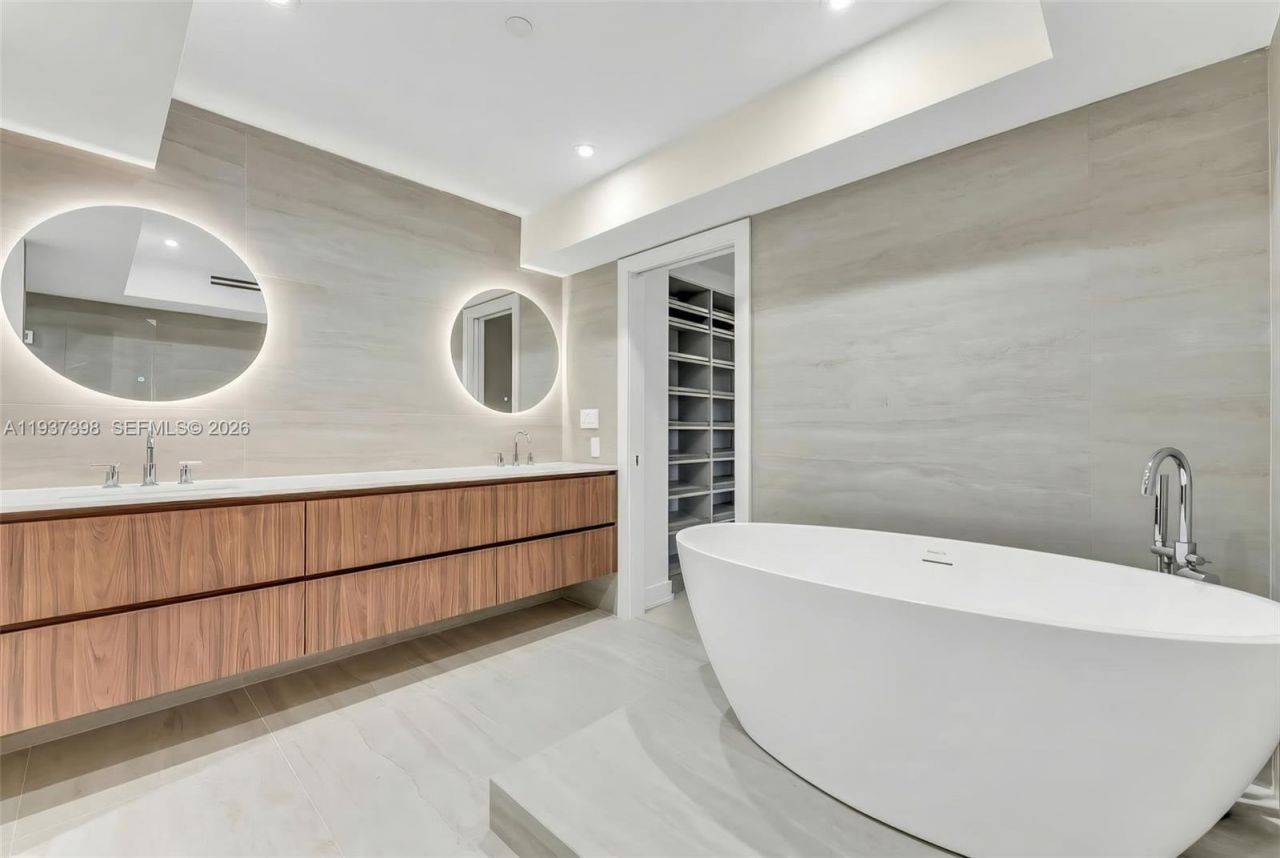 19355 Turnberry Way, Unit 4K, Aventura, FL 33180 Photo