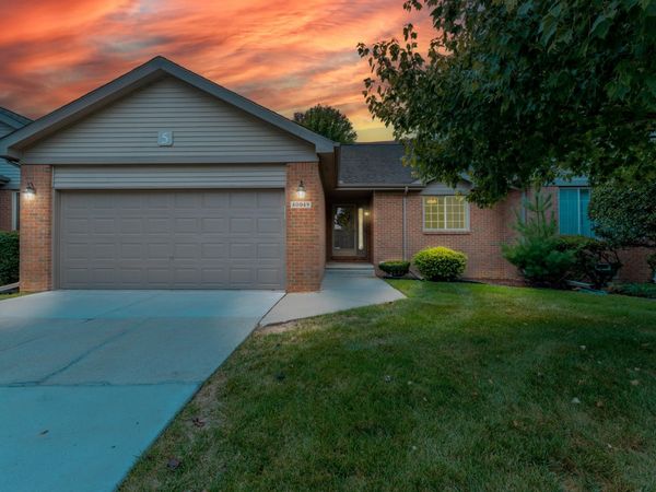 40049 Rolling Green Court, Canton, MI 48188