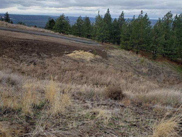 8907 N Rustle Rd, Spokane, WA 99208