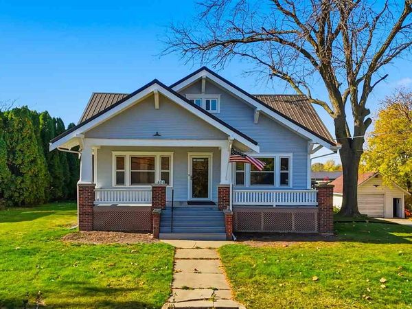 404 Wilson St, Williamsburg, IA 52361