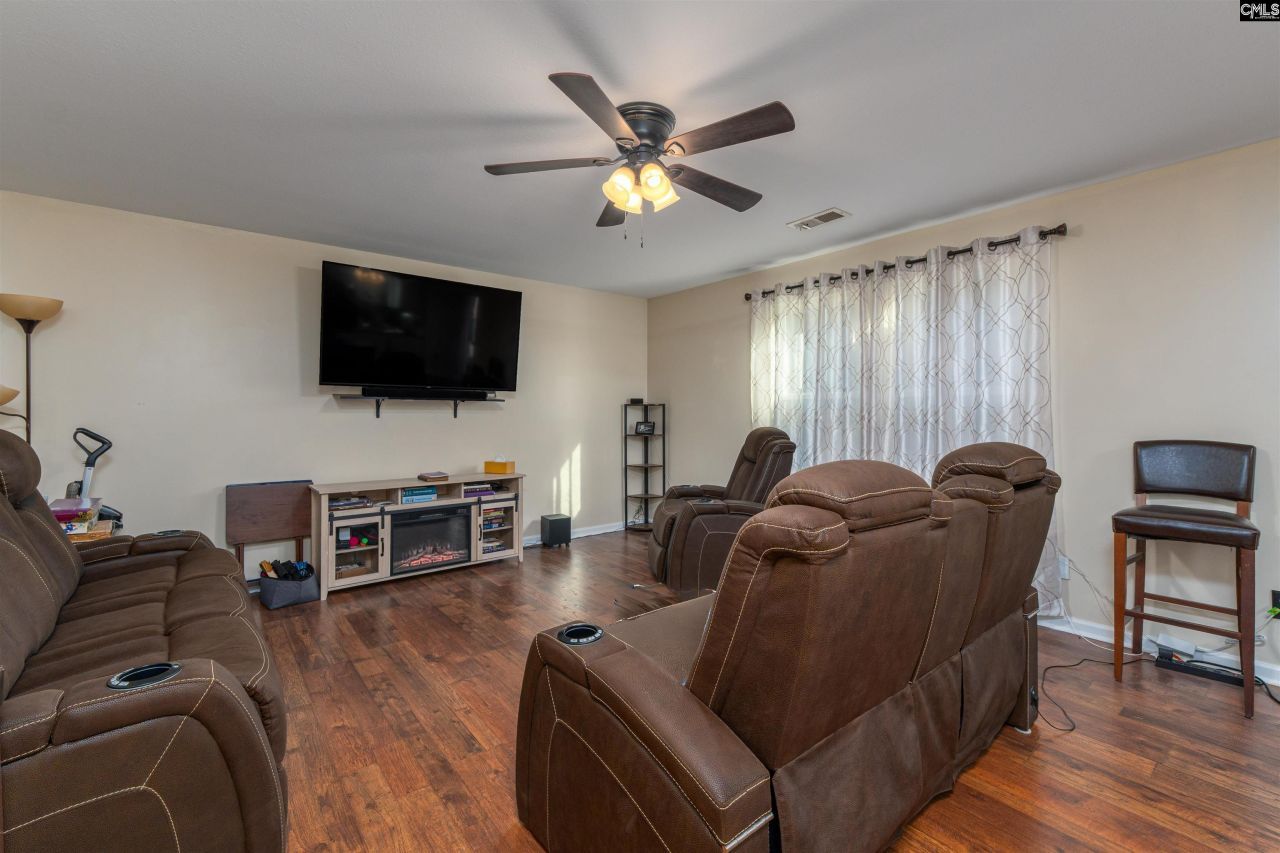 663 Stonebury Circle Photo 8