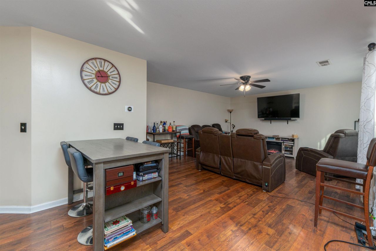 663 Stonebury Circle Photo 9