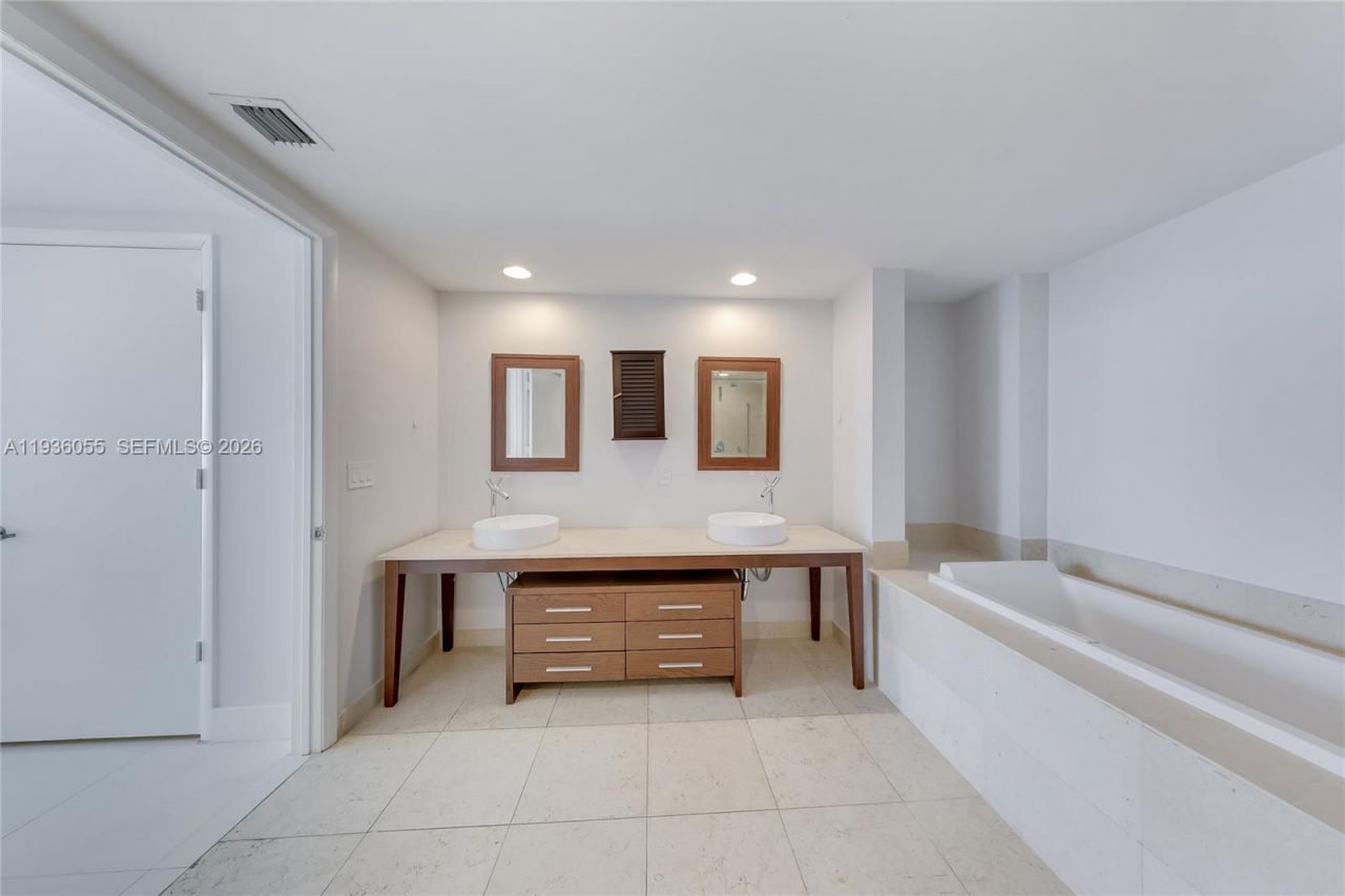 495 Brickell Ave, Unit 5205, Miami, FL 33131 Photo