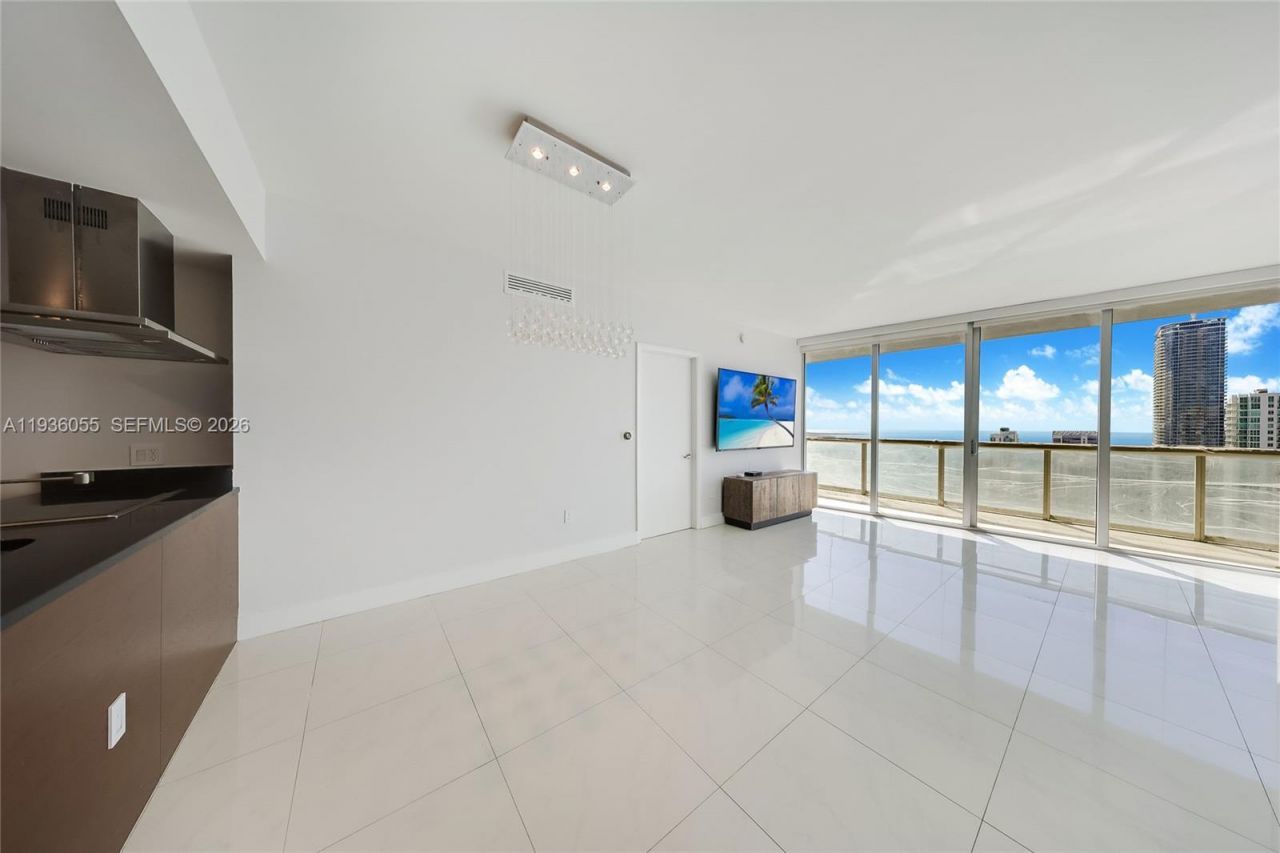 495 Brickell Ave, Unit 5205, Miami, FL 33131 Photo