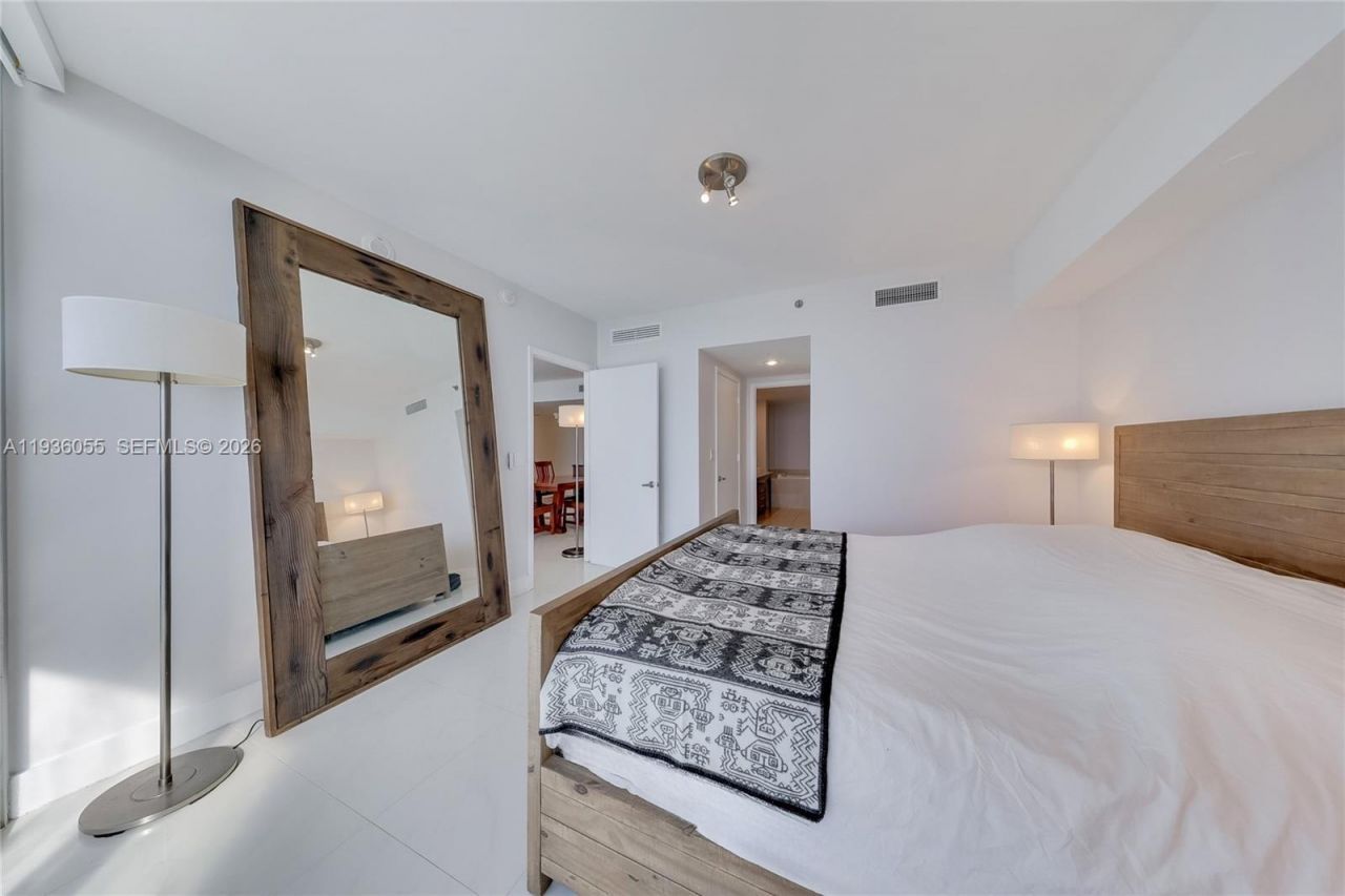 495 Brickell Ave, Unit 5205, Miami, FL 33131 Photo