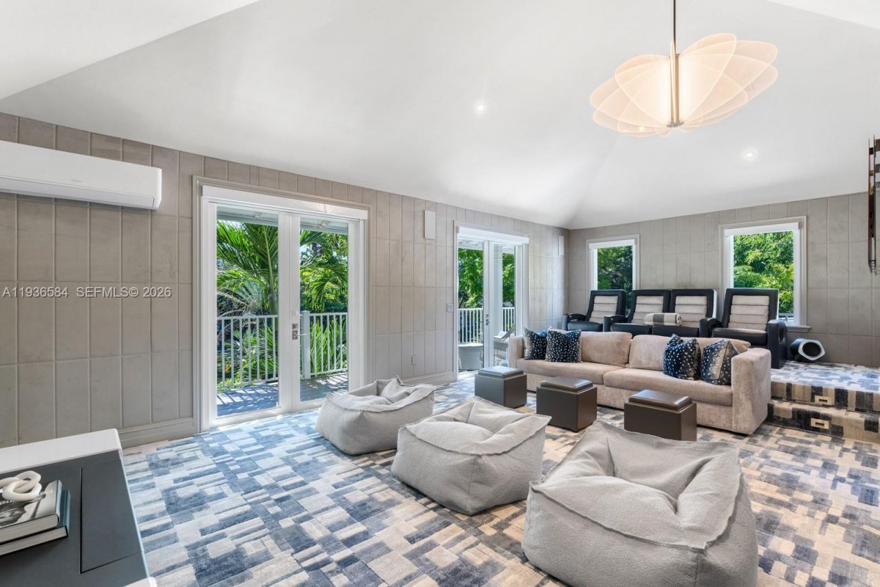 761 Buttonwood Ln, Miami, FL 33137 Photo