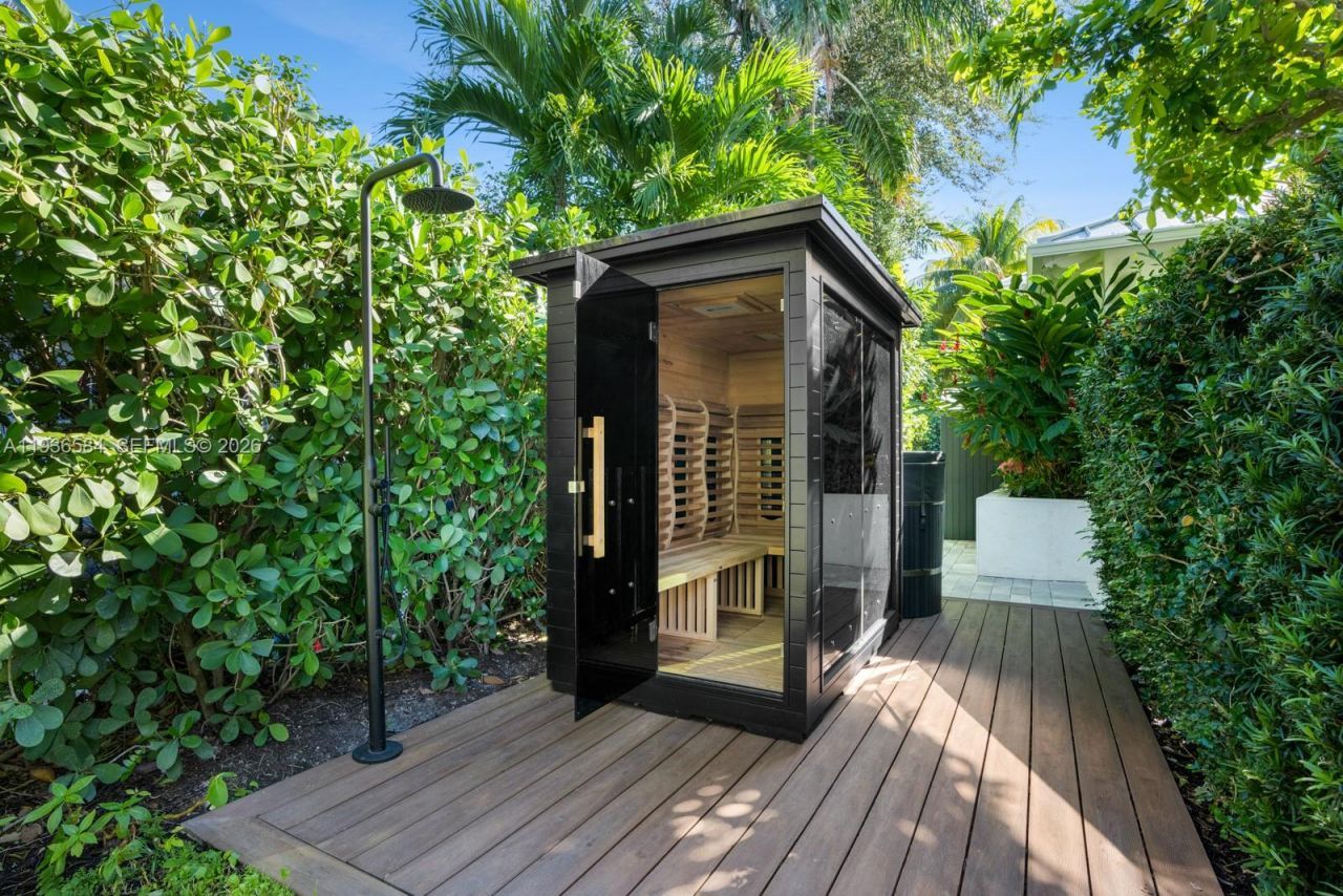 761 Buttonwood Ln, Miami, FL 33137 Photo