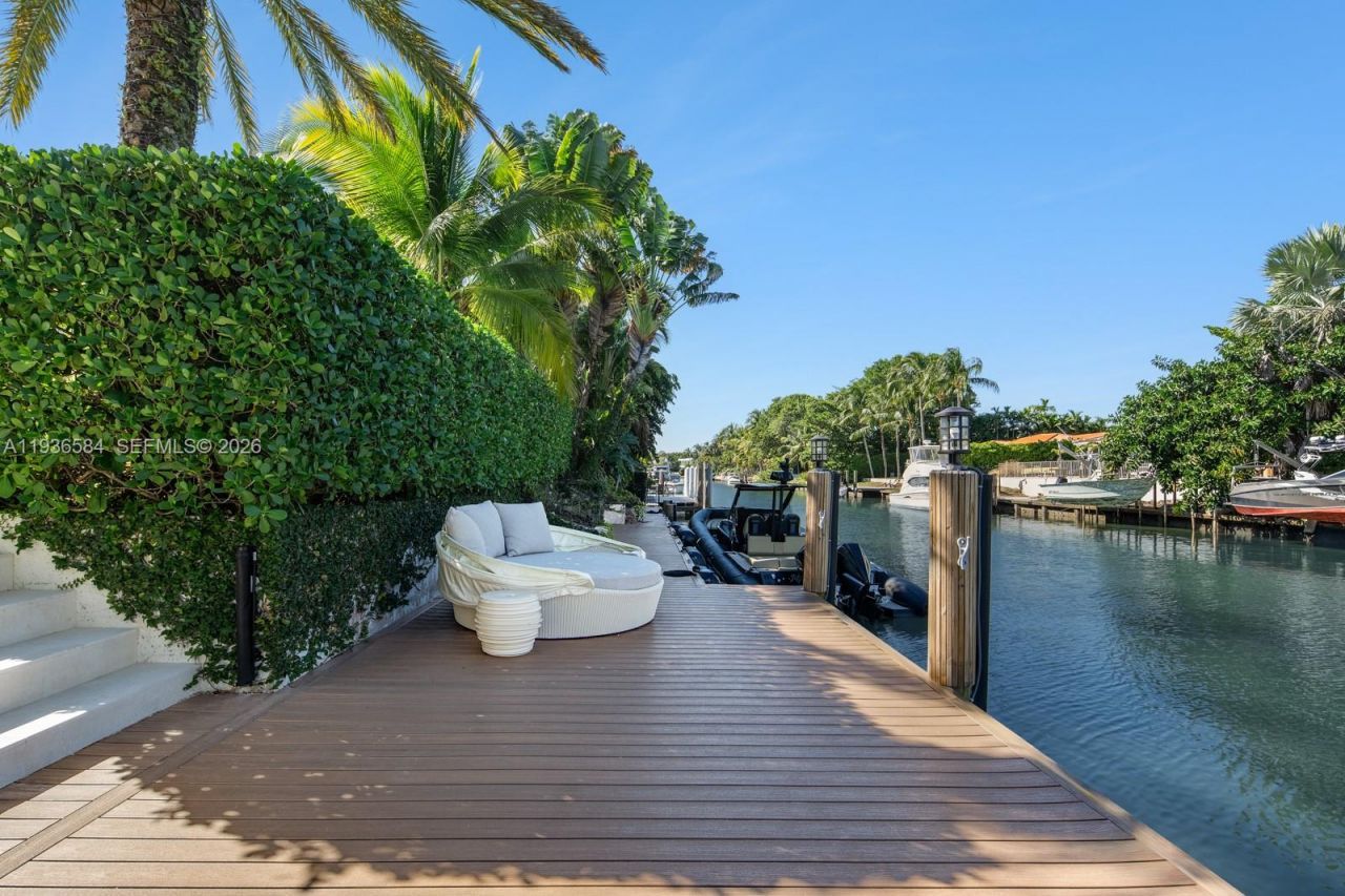 761 Buttonwood Ln, Miami, FL 33137 Photo